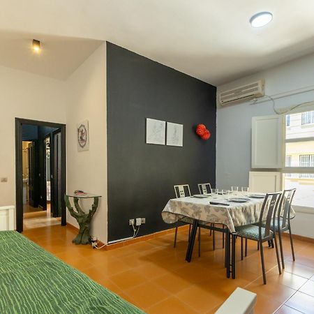 Conde Center Premium Suites, Free Parking Севилья Экстерьер фото