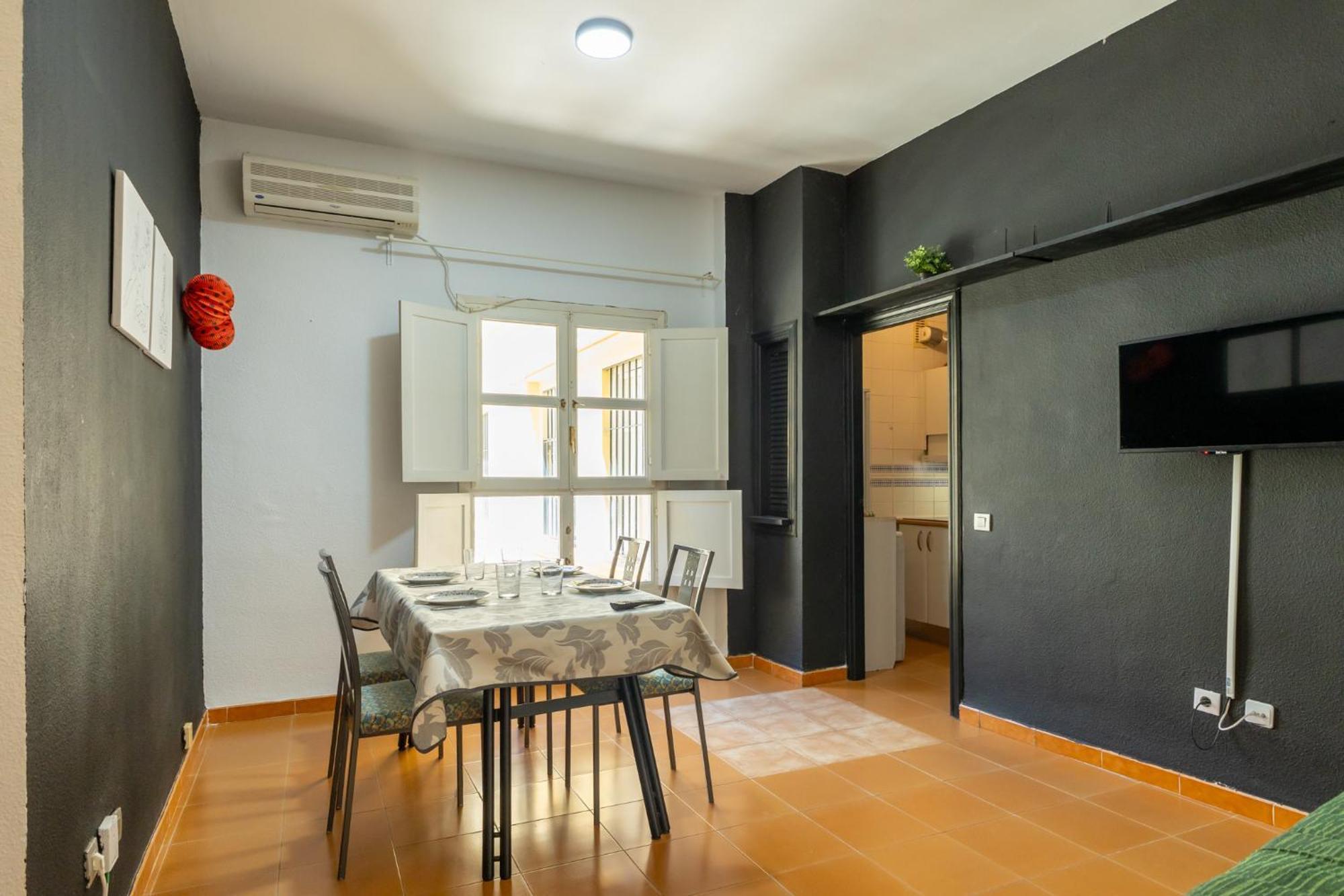 Conde Center Premium Suites, Free Parking Севилья Экстерьер фото