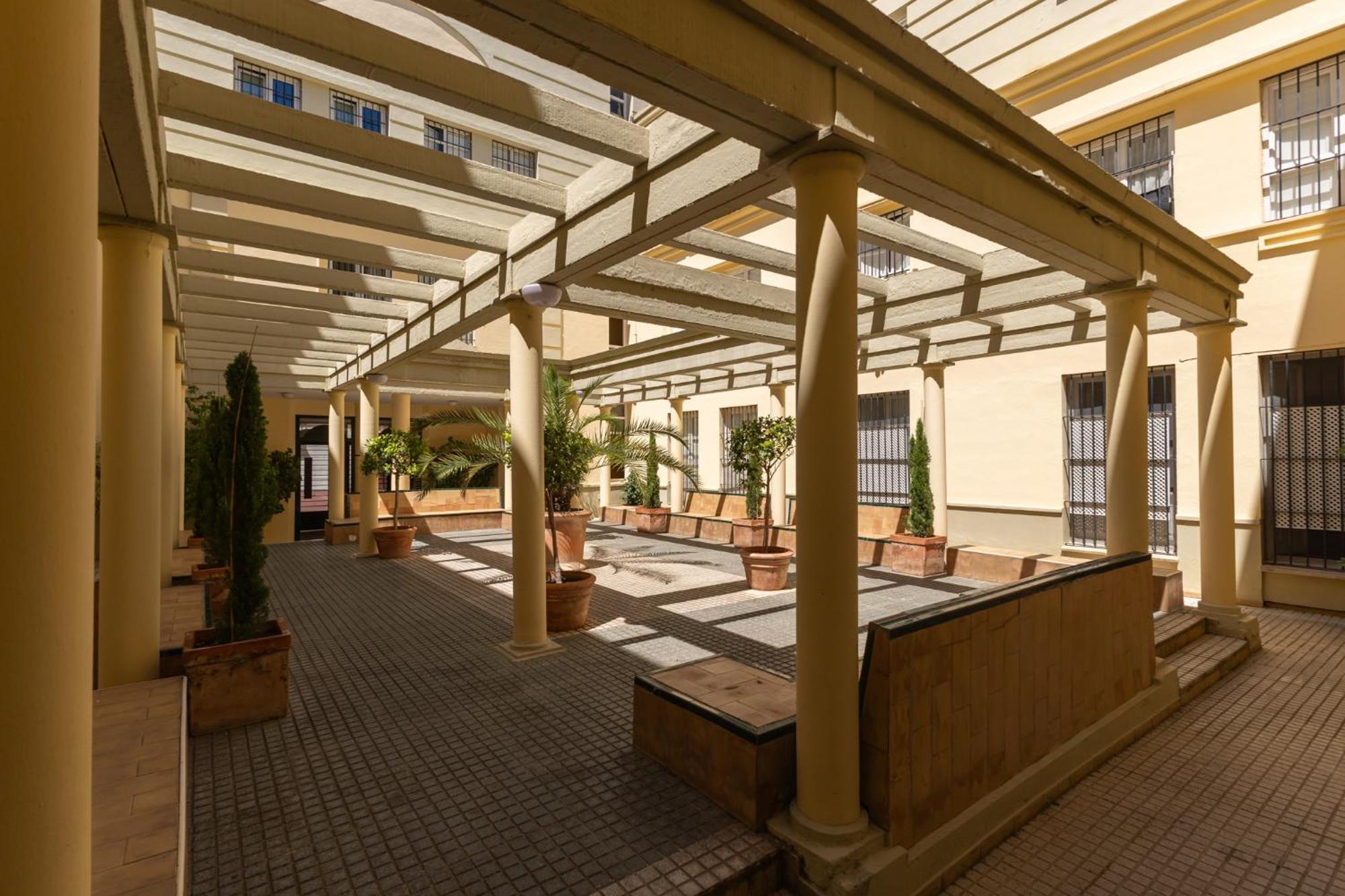 Conde Center Premium Suites, Free Parking Севилья Экстерьер фото